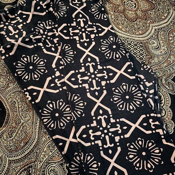 Lularoe OS leggings - Picture 1 of 3